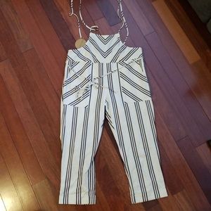 Honey Punch Capri Jumper Size Med NWT